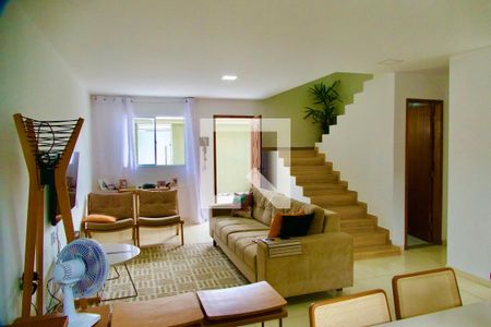 Casa de condomínio à venda com 148m², 4 quartos e sem vaga Casa de condomínio à venda com 148m², 4 quartos e sem vagaSala