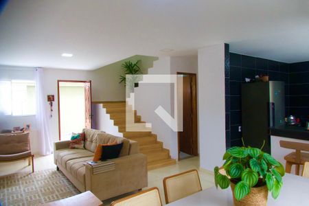 Casa de condomínio à venda com 148m², 4 quartos e sem vaga Casa de condomínio à venda com 148m², 4 quartos e sem vagaSala