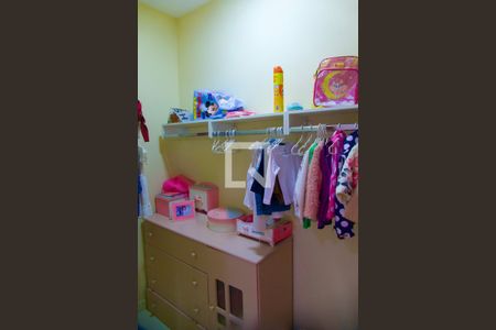 Casa de condomínio à venda com 148m², 4 quartos e sem vaga Casa de condomínio à venda com 148m², 4 quartos e sem vagaSuíte closet