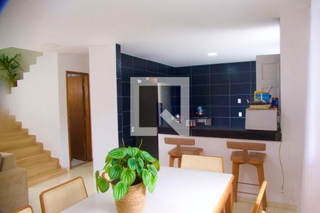 Casa de condomínio à venda com 148m², 4 quartos e sem vaga Casa de condomínio à venda com 148m², 4 quartos e sem vagaSala