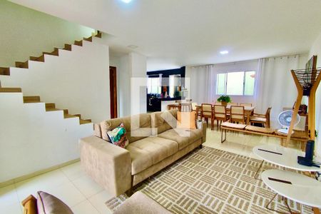 Casa de condomínio à venda com 148m², 4 quartos e sem vaga Casa de condomínio à venda com 148m², 4 quartos e sem vagaSala