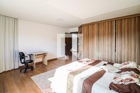 Casa à venda com 800m², 5 quartos e 4 vagasSuíte