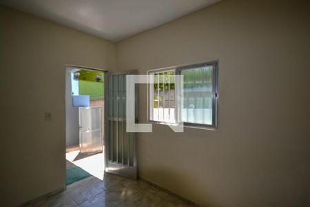 Casa para alugar com 69m², 2 quartos e sem vaga Casa para alugar com 69m², 2 quartos e sem vagaSala