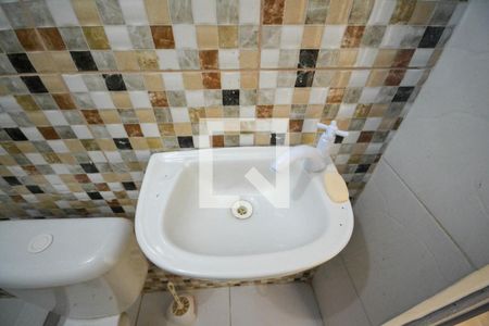 Casa para alugar com 69m², 2 quartos e sem vaga Casa para alugar com 69m², 2 quartos e sem vagaBanheiro Social