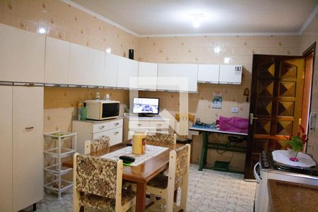 Casa à venda com 237m², 3 quartos e 2 vagasCozinha