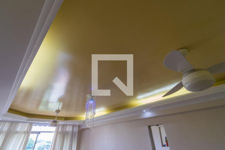 Sala - Detalhe das luminárias de apartamento à venda com 2 quartos, 82m² em Olaria, Rio de Janeiro