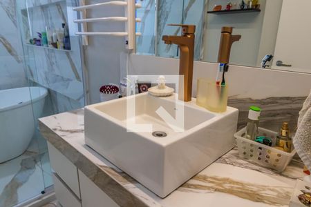 Apartamento à venda com 198m², 4 quartos e 3 vagasBanheiro da Suíte 2