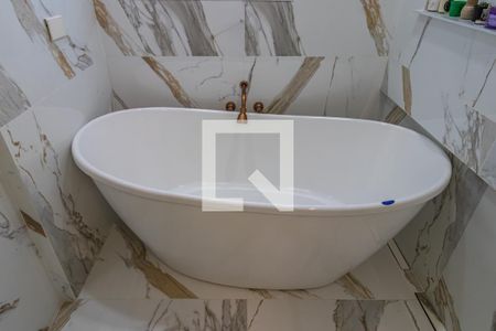 Apartamento à venda com 198m², 4 quartos e 3 vagasBanheiro da Suíte 2