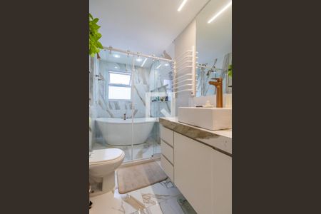 Apartamento à venda com 198m², 4 quartos e 3 vagasBanheiro da Suíte 2