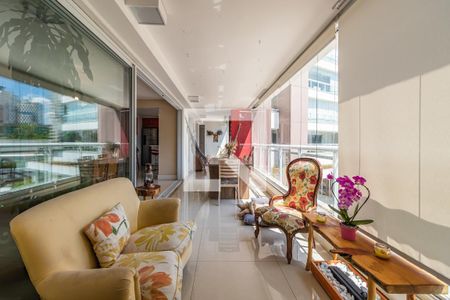 Varanda Gourmet de apartamento à venda com 4 quartos, 198m² em Empresarial 18 do Forte, Barueri