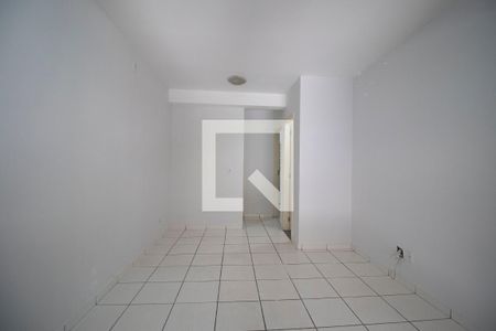 Sala de casa de condomínio para alugar com 2 quartos, 90m² em Vila São Luiz, Goiânia