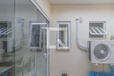 Quarto 1-Vista de casa de condomínio à venda com 2 quartos, 60m² em Olaria, Canoas