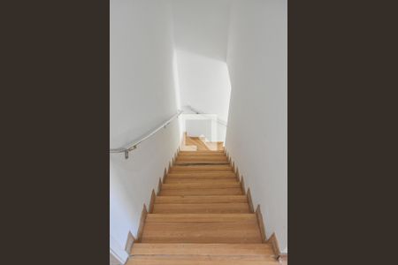 Casa à venda com 159m², 4 quartos e 2 vagasEscada 