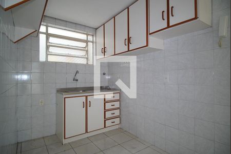 Cozinha de apartamento à venda com 1 quarto, 33m² em Santa Cecília, Porto Alegre
