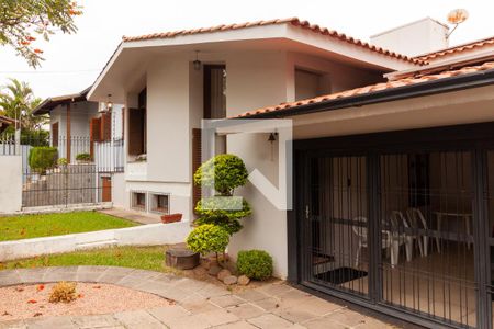 Casa à venda com 200m², 4 quartos e 2 vagas Casa à venda com 200m², 4 quartos e 2 vagasFachada