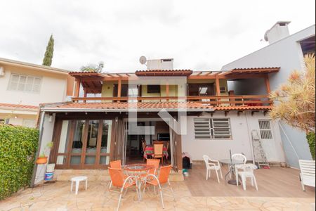 Casa à venda com 200m², 4 quartos e 2 vagas Casa à venda com 200m², 4 quartos e 2 vagasÁrea externa
