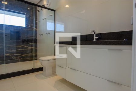 Casa de condomínio à venda com 300m², 3 quartos e 2 vagas
