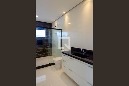 Casa de condomínio à venda com 300m², 3 quartos e 2 vagas