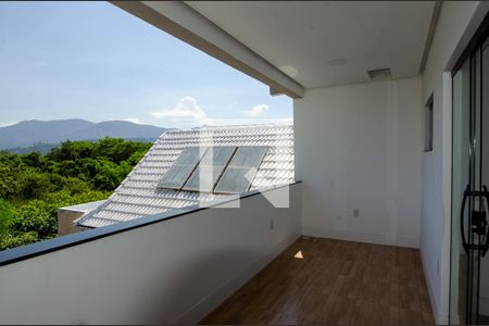 Casa de condomínio à venda com 300m², 3 quartos e 2 vagas
