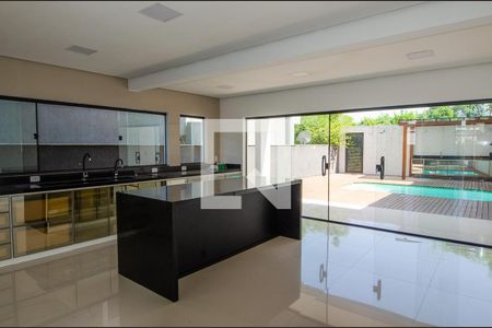 Casa de condomínio à venda com 300m², 3 quartos e 2 vagas Casa de condomínio à venda com 300m², 3 quartos e 2 vagasCozinha