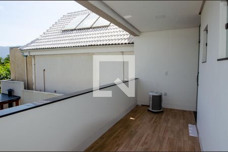 Casa de condomínio à venda com 300m², 3 quartos e 2 vagas
