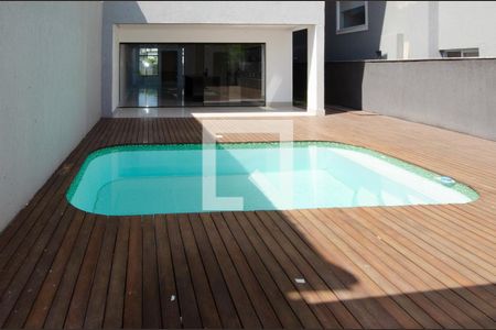 Casa de condomínio à venda com 300m², 3 quartos e 2 vagas Casa de condomínio à venda com 300m², 3 quartos e 2 vagasÁrea externa