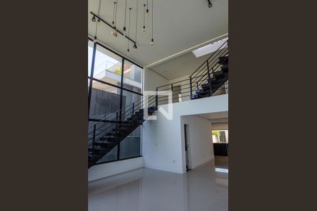 Casa de condomínio à venda com 300m², 3 quartos e 2 vagas Casa de condomínio à venda com 300m², 3 quartos e 2 vagasSala