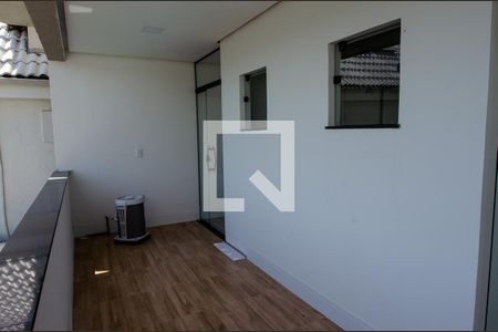 Casa de condomínio à venda com 300m², 3 quartos e 2 vagas