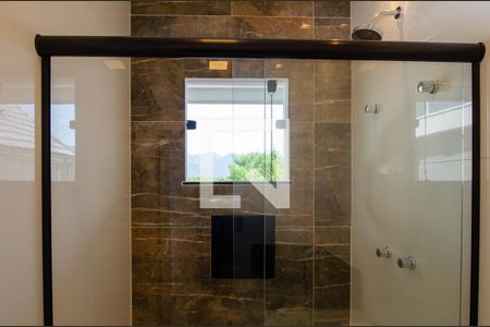Casa de condomínio à venda com 300m², 3 quartos e 2 vagas