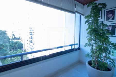 Apartamento à venda com 126m², 3 quartos e 2 vagas Apartamento à venda com 126m², 3 quartos e 2 vagasVaranda do Quarto 1