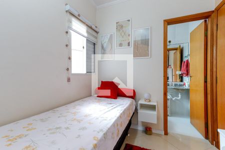 Casa à venda com 100m², 3 quartos e 2 vagasSuíte 2