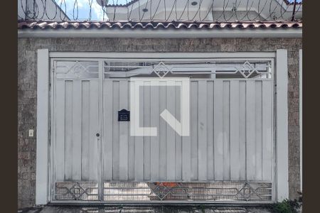 Casa à venda com 100m², 3 quartos e 2 vagasFachada