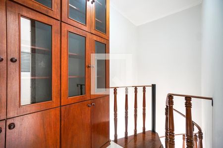 Casa de condomínio para alugar com 80m², 2 quartos e 1 vaga Casa de condomínio para alugar com 80m², 2 quartos e 1 vagaHall da escada