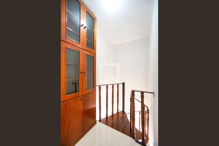 Casa de condomínio para alugar com 80m², 2 quartos e 1 vaga Casa de condomínio para alugar com 80m², 2 quartos e 1 vagaHall da escada