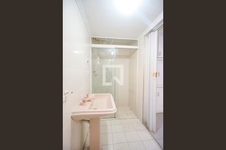 Casa de condomínio para alugar com 80m², 2 quartos e 1 vaga Casa de condomínio para alugar com 80m², 2 quartos e 1 vagaBanheiro de serviço