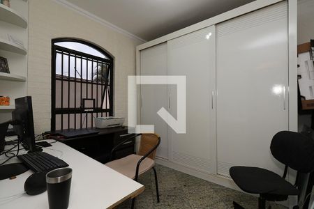 Casa à venda com 400m², 4 quartos e 6 vagas Casa à venda com 400m², 4 quartos e 6 vagasEscritório