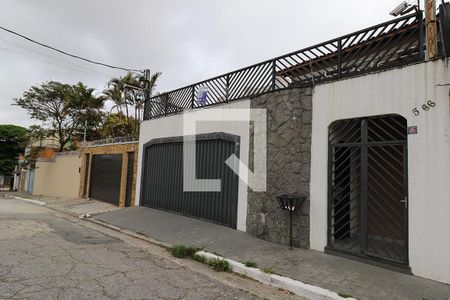 Casa à venda com 400m², 4 quartos e 6 vagas Casa à venda com 400m², 4 quartos e 6 vagasFachada