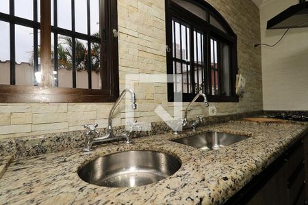 Casa à venda com 400m², 4 quartos e 6 vagas Casa à venda com 400m², 4 quartos e 6 vagasCozinha