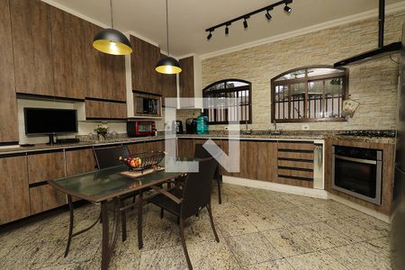 Casa à venda com 400m², 4 quartos e 6 vagas Casa à venda com 400m², 4 quartos e 6 vagasCozinha