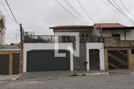 Casa à venda com 400m², 4 quartos e 6 vagas Casa à venda com 400m², 4 quartos e 6 vagasFachada com Plaquinha do QuintoAndar