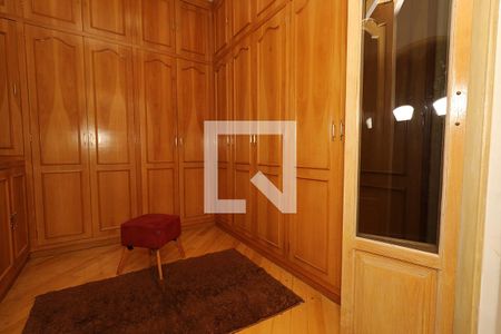 Casa à venda com 400m², 4 quartos e 6 vagas Casa à venda com 400m², 4 quartos e 6 vagasCloset da Suíte