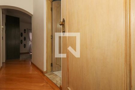 Casa à venda com 400m², 4 quartos e 6 vagas Casa à venda com 400m², 4 quartos e 6 vagasCorredor dos Quartos