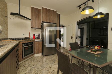 Casa à venda com 400m², 4 quartos e 6 vagas Casa à venda com 400m², 4 quartos e 6 vagasCozinha