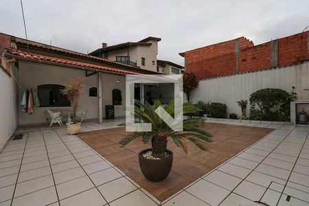 Casa à venda com 400m², 4 quartos e 6 vagas Casa à venda com 400m², 4 quartos e 6 vagasQuintal