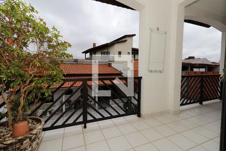 Casa à venda com 400m², 4 quartos e 6 vagas Casa à venda com 400m², 4 quartos e 6 vagasVaranda do Quarto 3 e 4