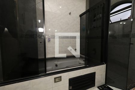 Casa à venda com 400m², 4 quartos e 6 vagas Casa à venda com 400m², 4 quartos e 6 vagasBanheiro da Suíte