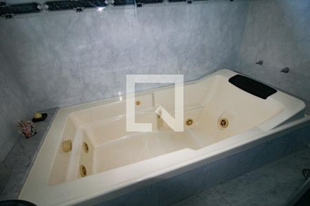 Casa à venda com 350m², 4 quartos e 3 vagas Casa à venda com 350m², 4 quartos e 3 vagasBanheiro do Quarto 2