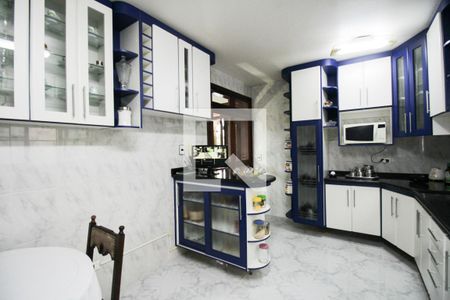 Casa à venda com 350m², 4 quartos e 3 vagas Casa à venda com 350m², 4 quartos e 3 vagasCozinha