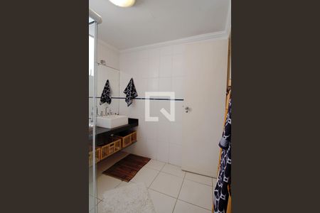 Apartamento à venda com 157m², 3 quartos e 3 vagasBanheiro da Suíte 1 