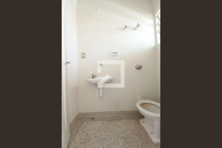 Apartamento para alugar com 90m², 3 quartos e sem vaga Apartamento para alugar com 90m², 3 quartos e sem vagaBanheiro de Serviço